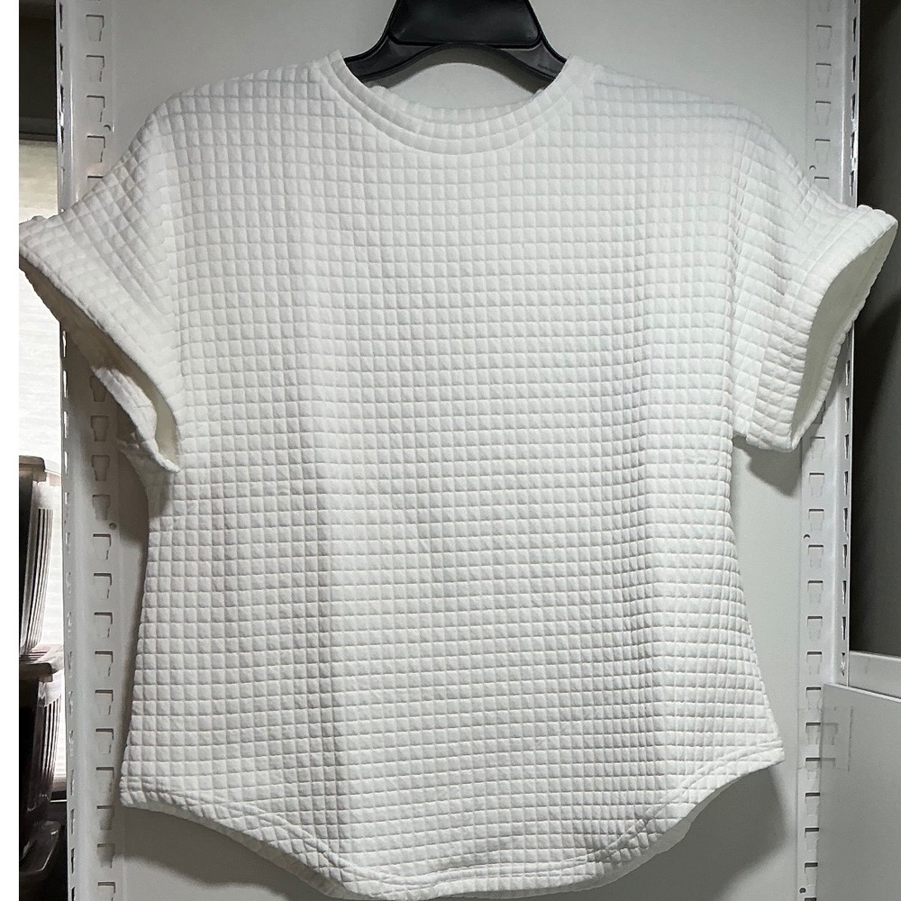 Exclusive White Quilted Waffle Texture Short Sleeve Top Curved Hem Large